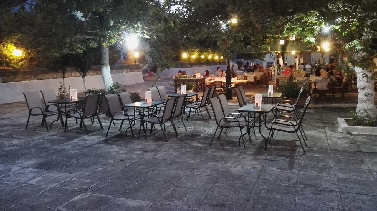 Hotel Finikas 迈索尼 外观 照片